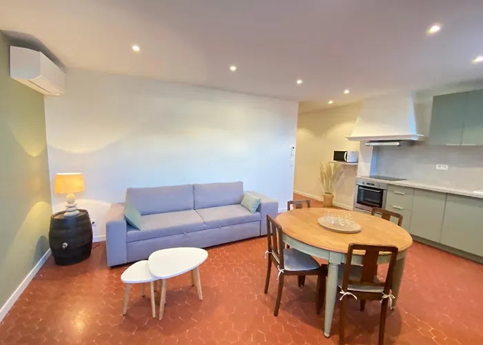 06Cf Beautiful Renovated Apartment In Old Antibes