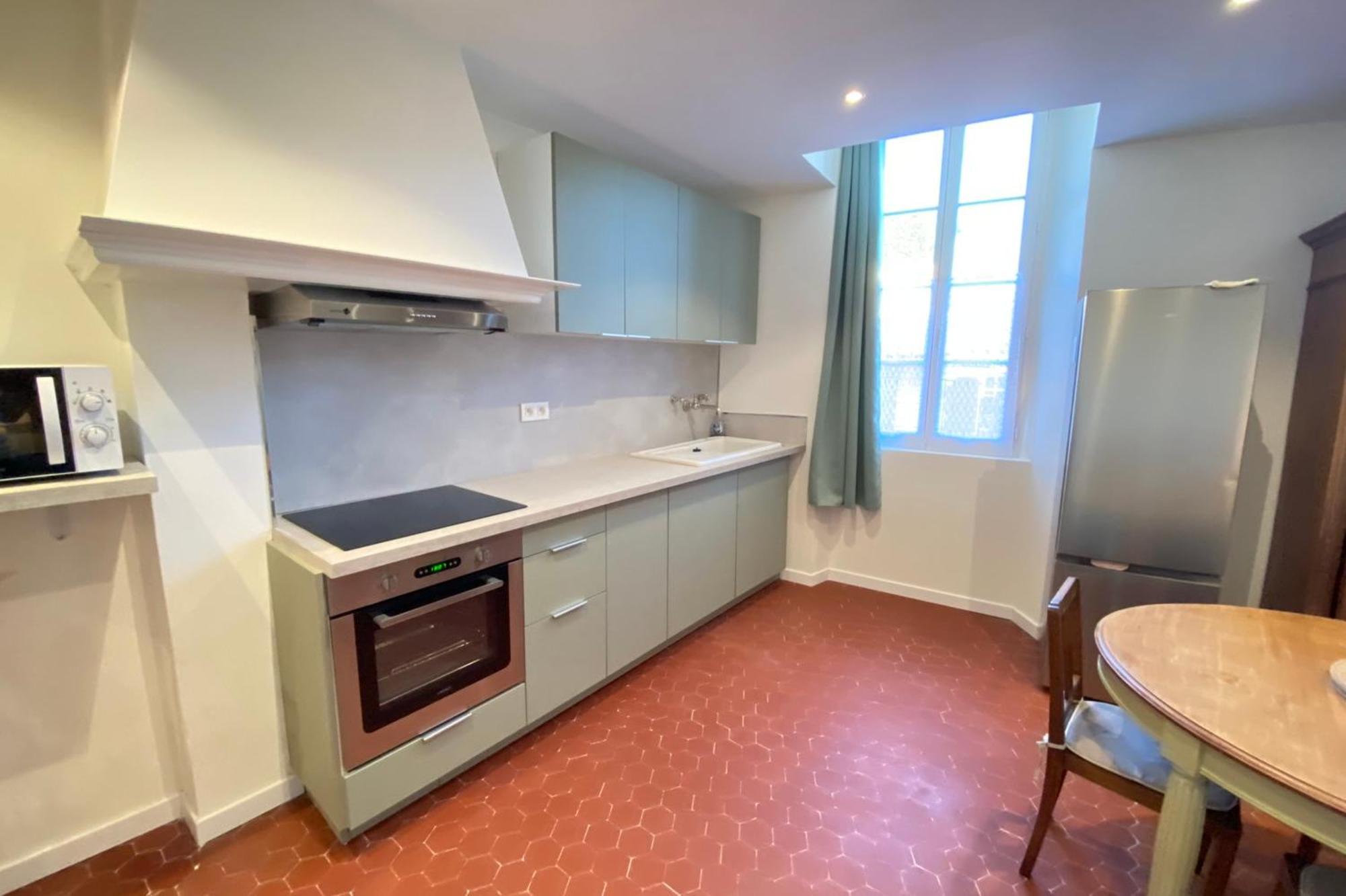 Apartment 06cf Beautiful Renovated In Old Antibes