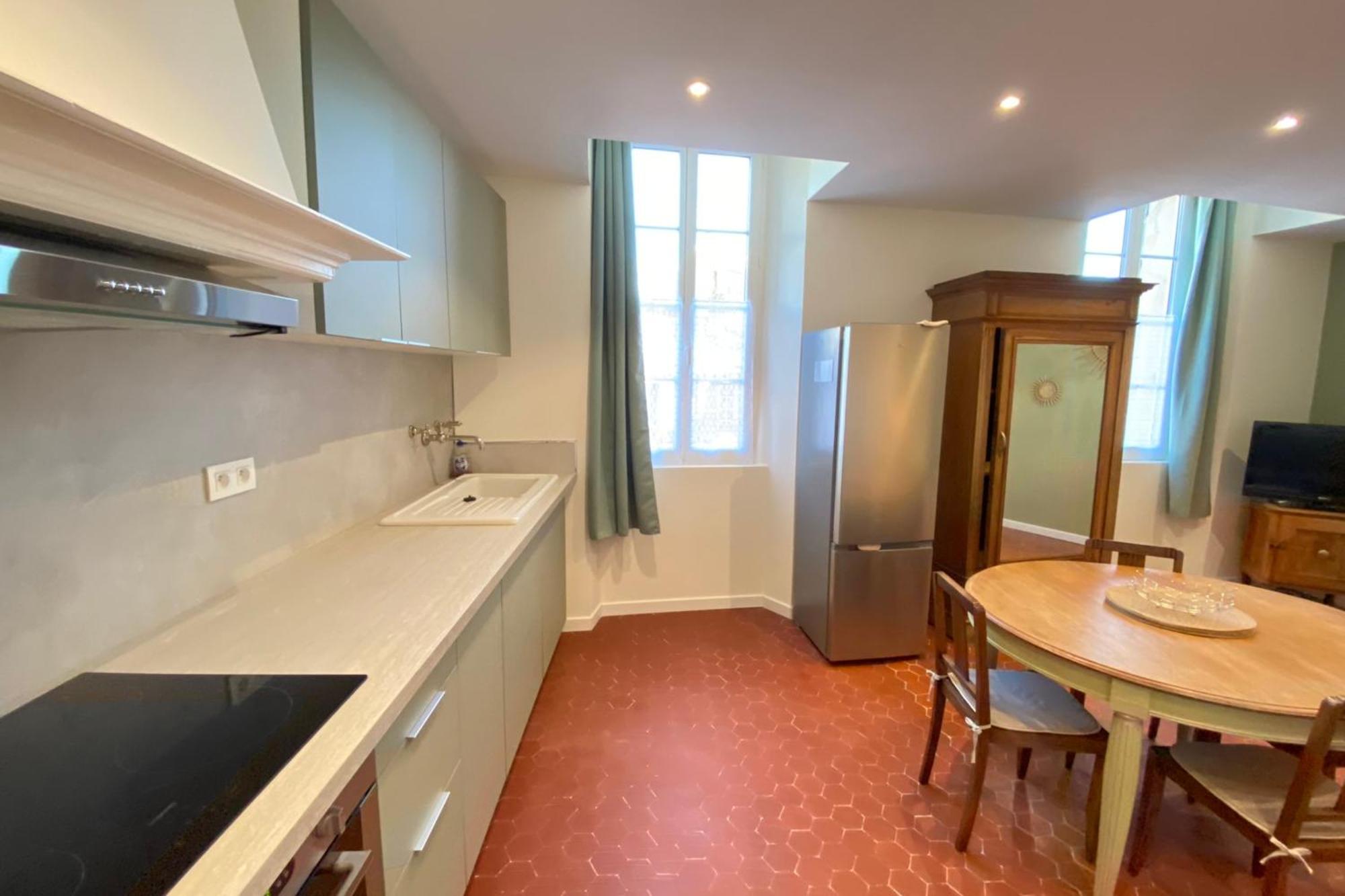 Apartment 06cf Beautiful Renovated In Old Antibes